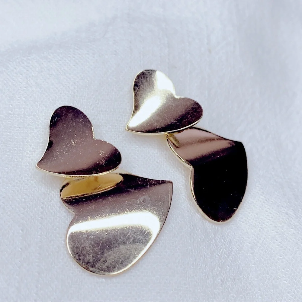 ❤️Seller’s Pick❤️ ❣️$25/3❣️ Double Heart Dangle Earrings - Picture 3 of 8